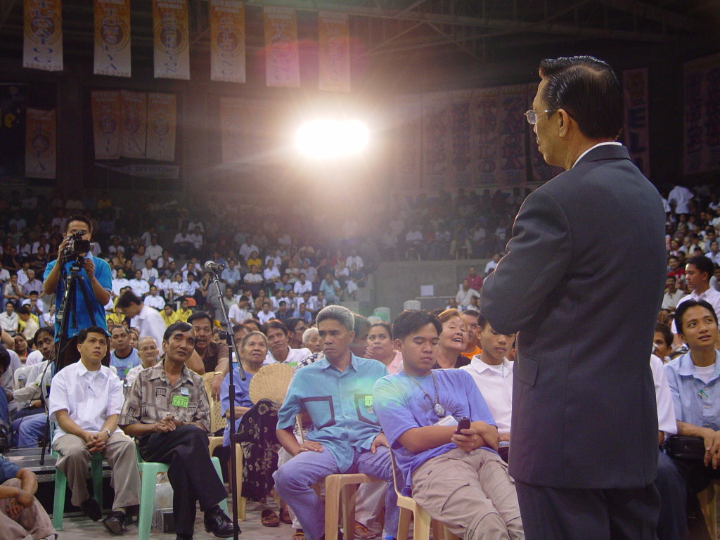 Bro. Eli Soriano at the Araneta Coliseum in the Philippines entertaining people's question and reading the Bible's answers live.