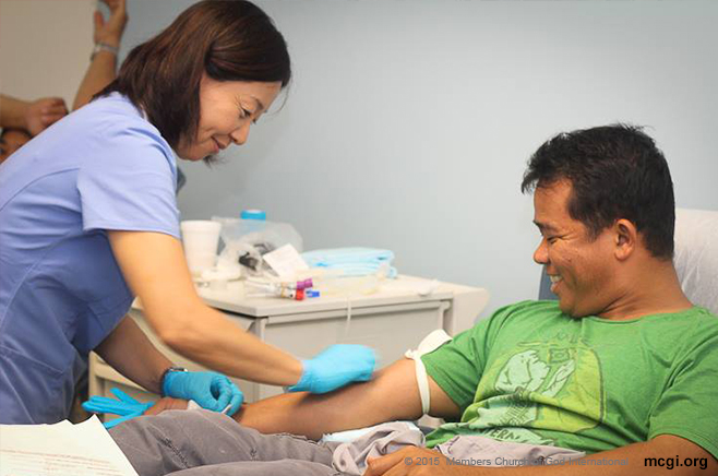 Bro. Ricky Ledesma,  one of the qualified MCGI youth blood donors, donates his blood at the Elmhurst Hospital in New York to help save the lives of others. (Courtesy of PVI)