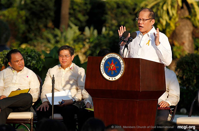 Pres. Aquino, affectionately called as PNoy by his constituents, gave an opening remarks as well as started an open forum on the January 25, 2015 Mamasapano incident. (Photo courtesy of Photoville International)