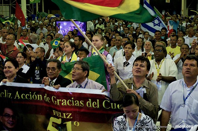 Members from Latin American countries holding a banner greeting congregants the world over a "Happy Thanksgiving of the Body" as well as congratulating Bro. Eli Soriano on his 51 years of service to God and humanity. (Photo courtesy of Photoville International)