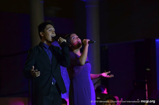 Bro. Jonathan Dumanais and Sis. April Jade Amparo singing Susi ng Tagumpay (Key of Success) from the Luzon Region, written by Bro. Edward Abrera. (Photo courtesy of Photoville International)