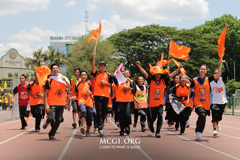 Excited Youth Ministry members showed off their team color and pride during the MMYSA held at the Marikina Sports Complex. (Photo by Photoville International)