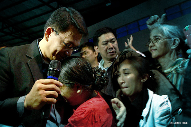 Both in tears, a member in Nueva Ecija Province hugging Bro. Daniel Razon during his visit on February 10, 2013.