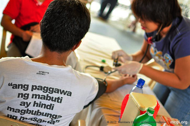 A member of the Church of God International in Apalit, Pampanga getting his blood tested by a Philippine Blood Center volunteer in Apalit, Pampanga during the Mass Blood Donation on December 15, 2013.