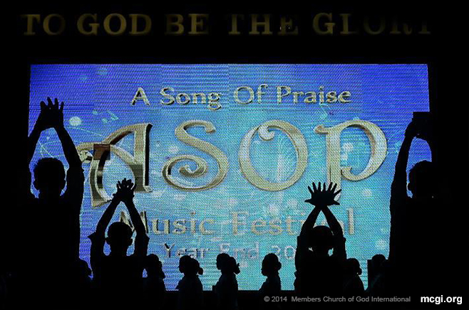 The big LED screen at the ADD Convention Center cast a silhouette of MCGI's Teatro Kristiano dancers during the ASOP Finals in 2013.