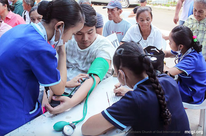 Volunteer nurses and doctors offer free medical assistance to brethren and visitors alike last International Thanksgiving to God.  (Photo courtesy of PVI)