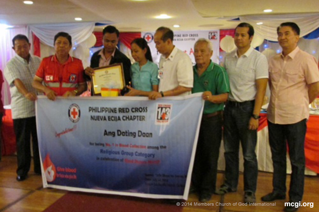 MCGI receives award from Red Cross Nueva Ecija Chapter during the First Bloodiest Awards.
