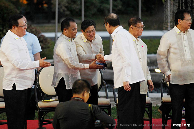 Luzon Regional Servant Bro. Danilo Navales shakes the hand of Pres. Aquino after his opening remarks in the  Prayer Meet on March 9, 2015 at the Malacañan Palace grounds. (Photo courtesy of Photoville International)