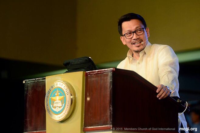 Bro. Daniel S. Razon delivering a biblical topic during the three-day Thanksgiving of the Body of MCGI in July 2015. (Photo courtesy of Photoville International)