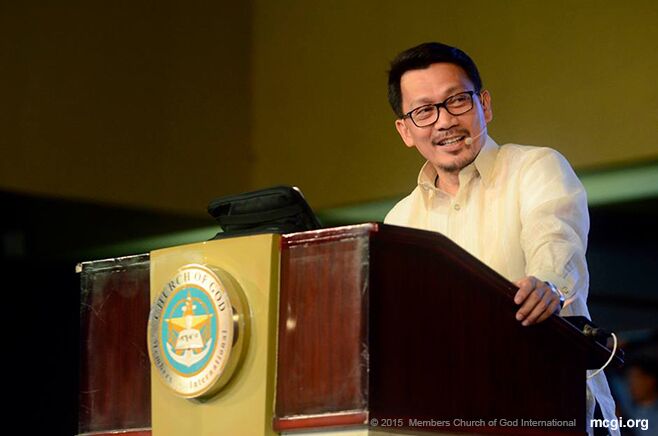 Bro. Daniel S. Razon delivering a biblical topic during the three-day Thanksgiving of the Body of MCGI in July 2015. (Photo courtesy of Photoville International)