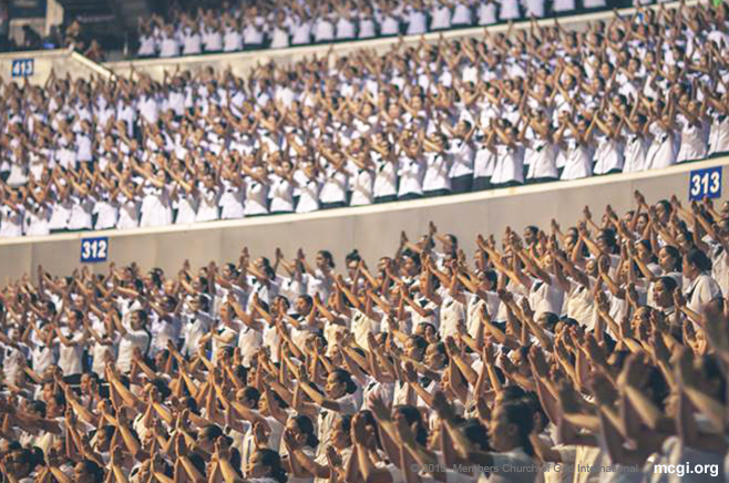 Synchronized singing -- The Ang Dating Daan Chorale sings a lively choreographed four-song medley in their successful attempt to a Guinness World Record. (Photoville International)