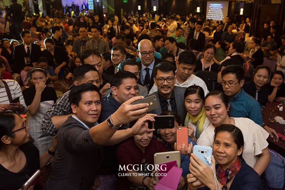 Bro. Daniel Razon, Assistant Overall Servant to MCGI, is surrounded by brethren and take photos with them during the “Labour of Love” Benefit Concert held in Hong Kong on May 1, 2016. (Photo courtesy of MCGI-Photoville/ Jeffrey Navarro)