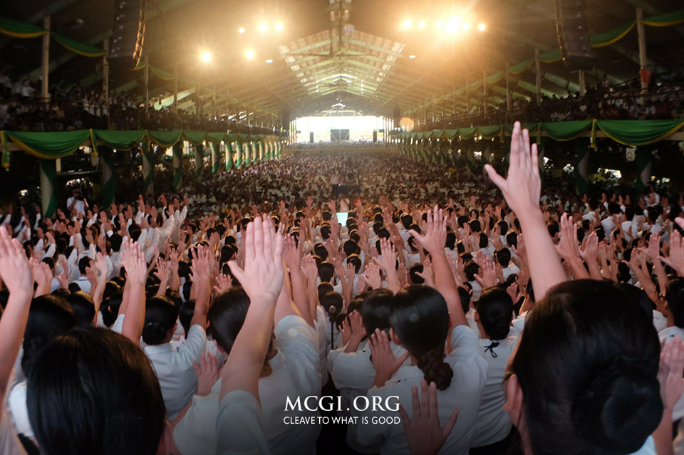 Brethren in the ADD Convention Center offering the sacrifice of thanksgiving to the Almighty through songs of praises. (Photo courtesy of MCGI-Photoville / Russel Julio) 