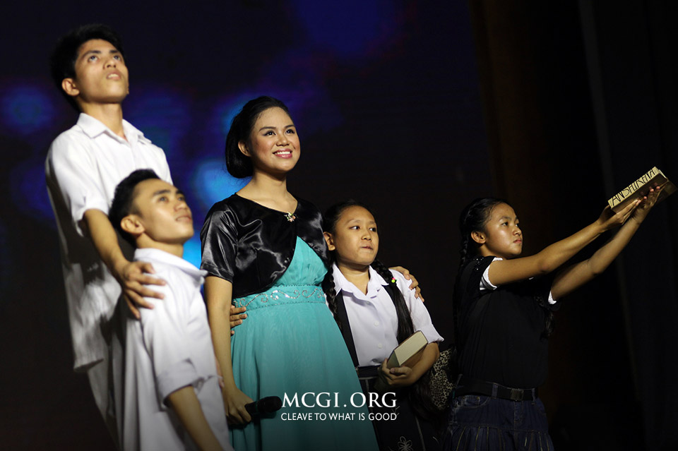 Sis Crystal Cruz smiles as she finishes interpreting the Song of the Year-End titled "Since My Younger Days" composed by Bro. Nonie Ramos and Bro. Pabemazar Atienza of New Jersey, USA. (MCGI-Photoville/ Christian Diversion)