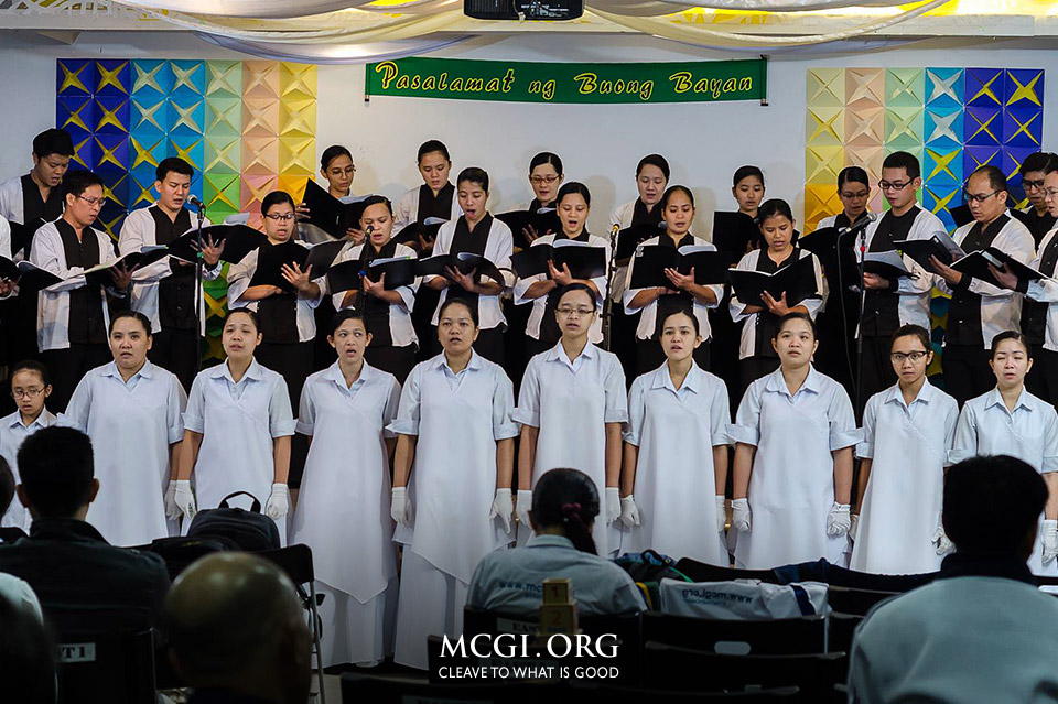 The Music Ministry and Teatro Kristiano members from the locale of Singapore lead the brethren in offering hymns of praises to God during the first day of the International Thanksgiving of God's People. 